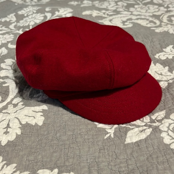 Woman’s hat! - Picture 1 of 2